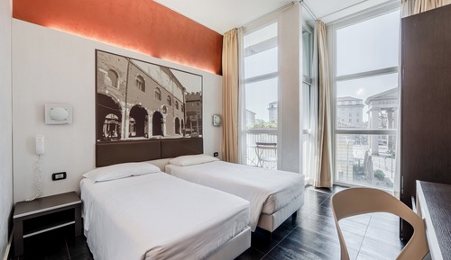 Deluxe Twin Room, Ensuite, Canal View