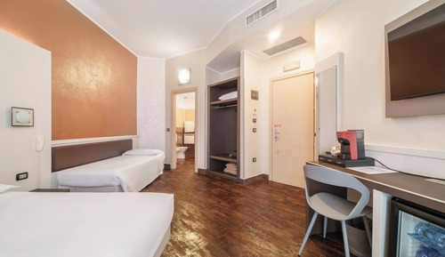 Deluxe Triple Room, City View