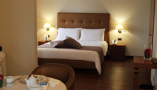 Suite, Hot Tub (De La Ville)