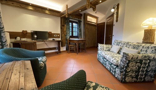 Traditional Suite