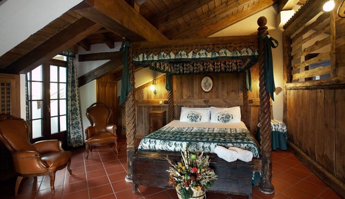 Superior Suite, 1 King Bed, Balcony, Mountain View
