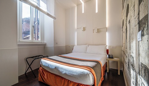 Camera romantica con letto francese e vista Pantheon