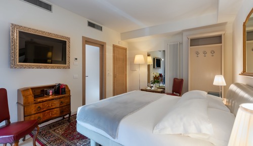 Deluxe Double Room, Courtyard View