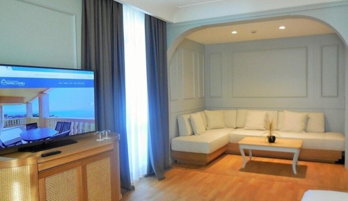 Luxury Suite