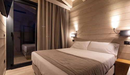 Superior Chalet, 2 Bedrooms, Lake View