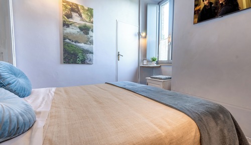 Room, Garden View