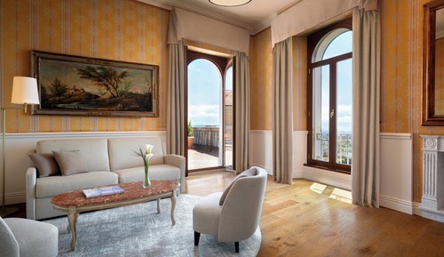 Deluxe Suite