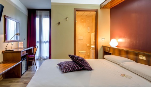 Deluxe Double Room Single Use, 1 Large Twin Bed
