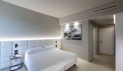 Superior con Balcone e Vista