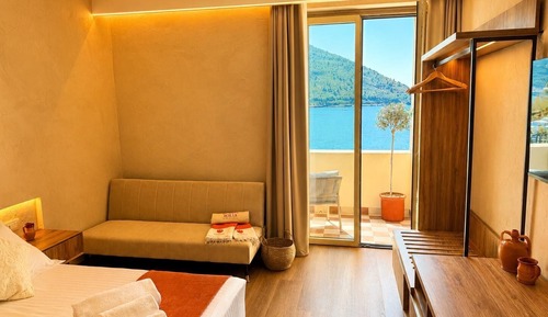 Comfort Triple Room, Partial Sea View