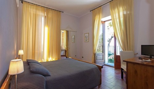 Classic Double Room, Garden View