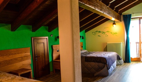 Double Room, Mountain View (French Bed)