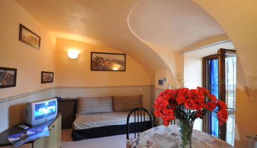 Studio (3 Adults)