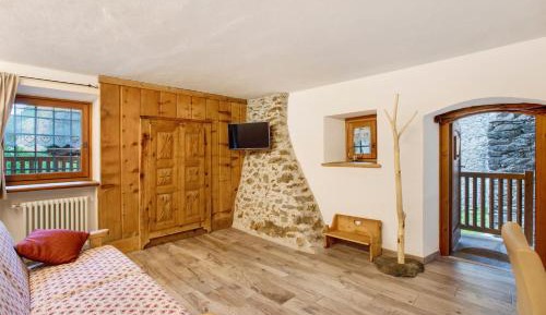 Superior One-Bedroom Apartment with Balcony