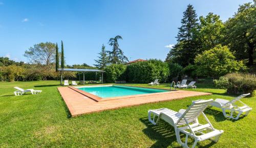 One-Bedroom Apartment with Garden View