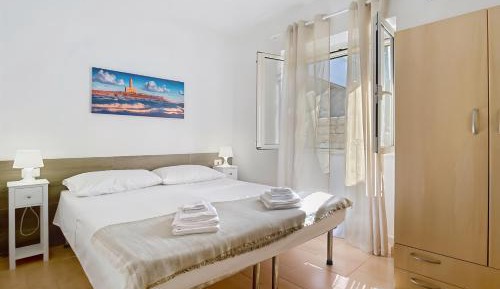 Two-Bedroom Deluxe Apartment with Garden View
