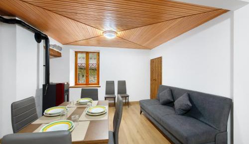 Two-Bedroom Deluxe Apartment with Garden View