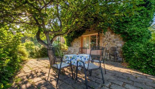 Two-Bedroom Deluxe Apartment with Garden View
