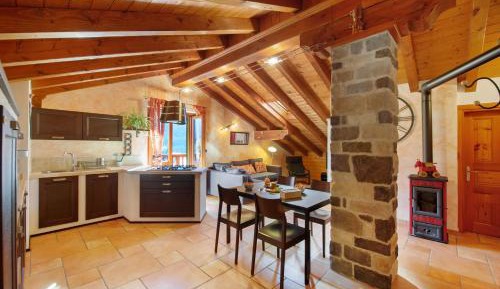 Two-Bedroom Deluxe Apartment with Balcony