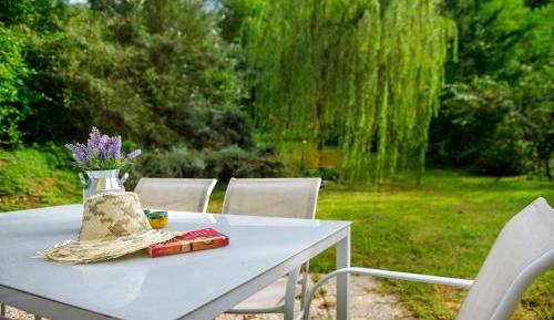 Two-Bedroom Deluxe Apartment with Garden View