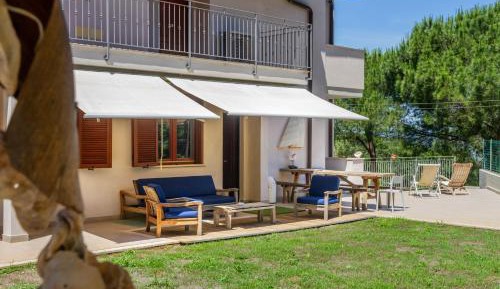 Two-Bedroom Deluxe Apartment with Garden View