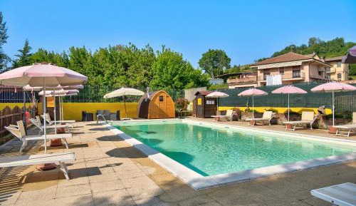 Two-Bedroom Deluxe Apartment with Garden View
