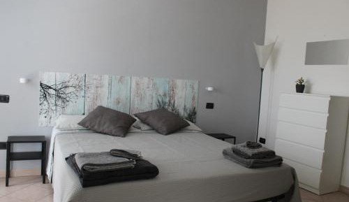 Two-Bedroom Deluxe Apartment with Garden View