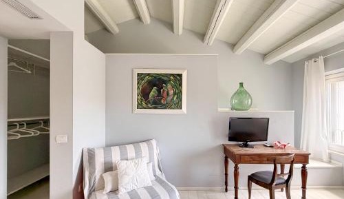 Deluxe Two-Bedroom Apartment with Garden View