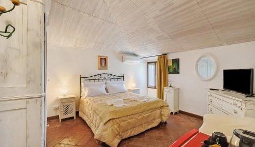 Standard Queen Room