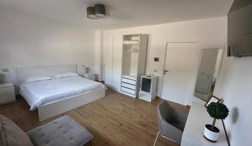 Deluxe Room (2 Adults + 1 Child)