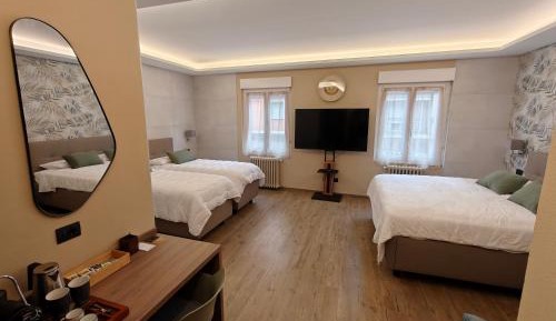 Deluxe King Room
