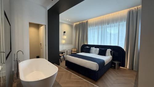 Side sea view Suite with Bathtub