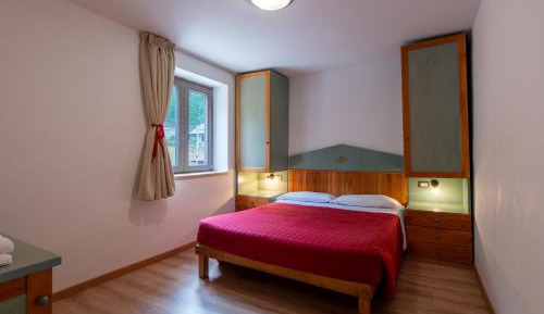 One-Bedroom Apartment with Balcony and Mountain View  