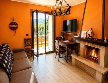 Two-Bedroom Deluxe Apartment with Garden View