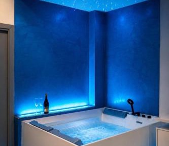 Queen Room with Spa Bath