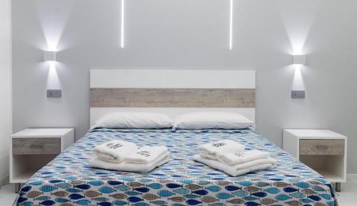 Deluxe Double Room with Side Sea View