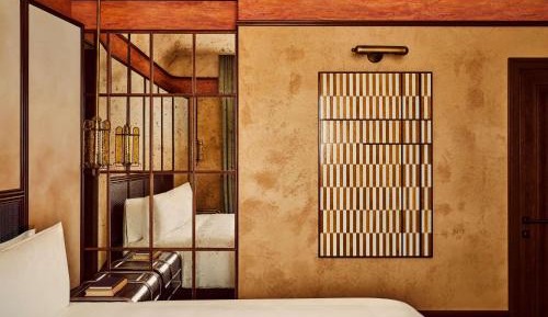 Suite with Minerva Square View