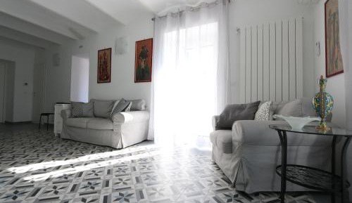 Two-Bedroom Apartment with Mountain View