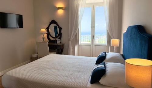 Deluxe Double Room with Balcony and Sea View