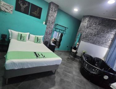 Deluxe Suite with Spa Bath
