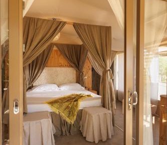 Suite with Hot Tub