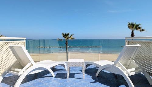 Deluxe One-Bedroom Apartment with Ocean View