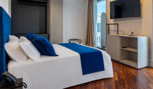 Deluxe Double Room with Shower