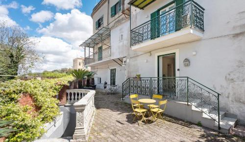 Two-Bedroom Deluxe Apartment with Garden View