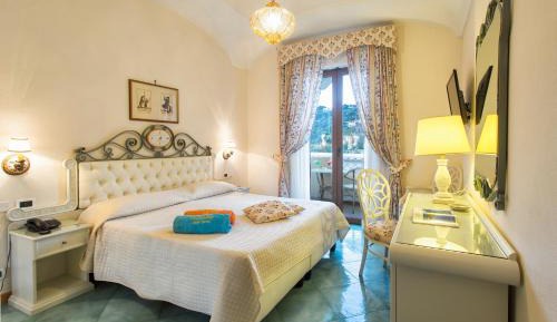  Double or Twin Room with Partial Sea View