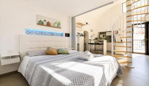 Two-Bedroom Deluxe Apartment with Balcony