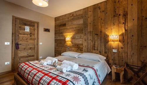 Double or Twin Room with Mountain View