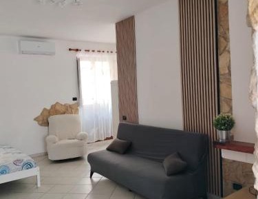 Studio Apartment with One Double Bed