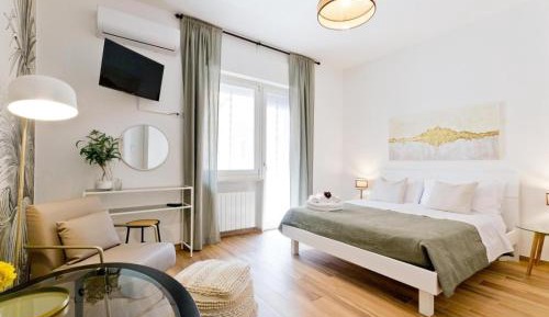 Four-Bedroom Deluxe Apartment