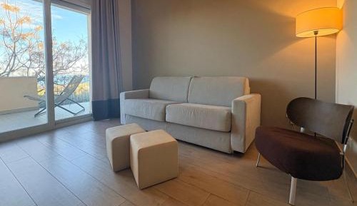 Family Room with One Queen Bed and Sofa Bed - Sea View